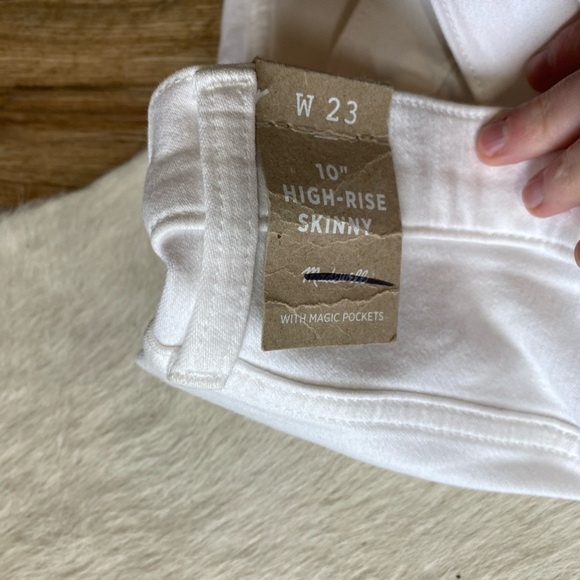 Madewell 10" High-Rise Skinny Jeans in Pure White - Picture 7 of 9